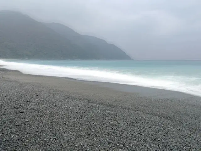 東澳灣 - 礫石灘 - 「太平洋」海浪