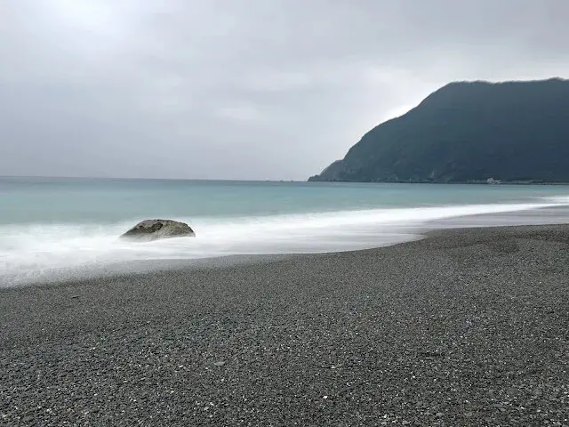 東澳灣 - 礫石灘 - 「太平洋」海浪