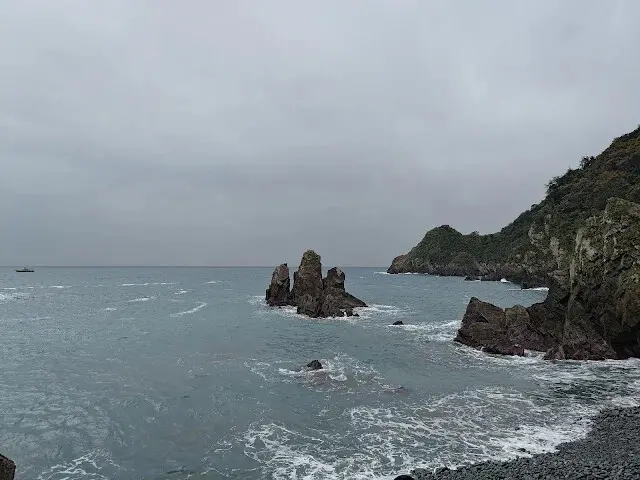 粉鳥林漁港 - 粉鳥林奇岩海灣 - 山型岩