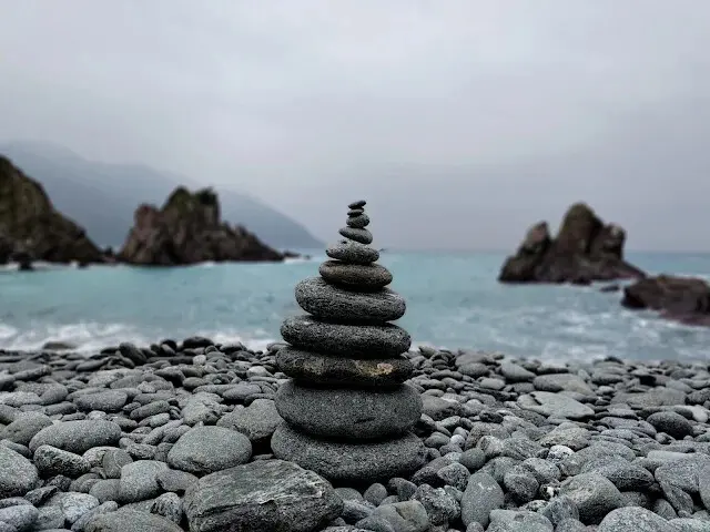 粉鳥林漁港 - 粉鳥林奇岩海灣 - 山型岩 - 疊石