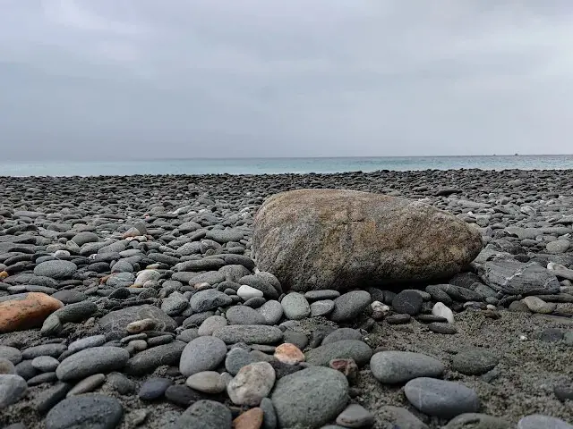 東澳灣 - 礫石灘 - 巨大鵝卵石