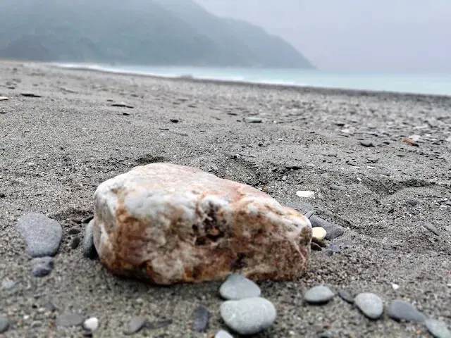 東澳灣 - 沙灘 - 鵝卵石