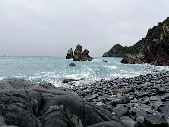 粉鳥林漁港 - 粉鳥林奇岩海灣 - 山型岩