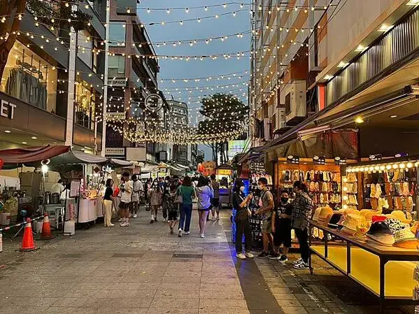 LINE_ALBUM_202343高雄第三天_230405_12