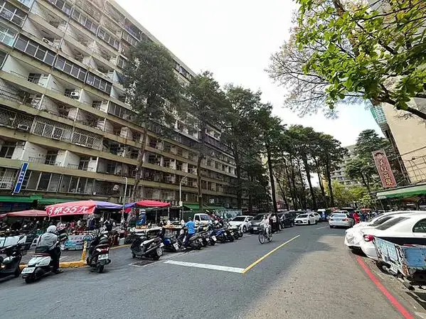 LINE_ALBUM_202344高雄最後一晚_230405_95