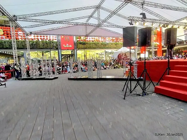 新光三越信義新天地香堤大道廣場「2025獅皇競-金獅納福展鴻圖」--- 基隆呂師傅龍獅團表演( Dragon and Lion tradional Chinese dance group performance during the period of CNY), Taipei, Taiwan, SJKen, Jan 30, 2025.