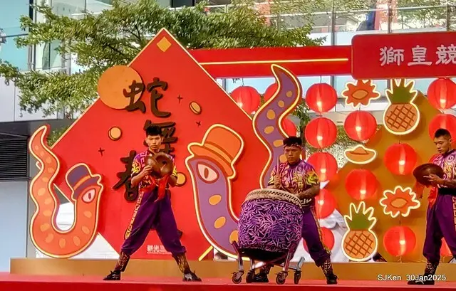 新光三越信義新天地香堤大道廣場「2025獅皇競-金獅納福展鴻圖」--- 基隆呂師傅龍獅團表演( Dragon and Lion tradional Chinese dance group performance during the period of CNY), Taipei, Taiwan, SJKen, Jan 30, 2025.