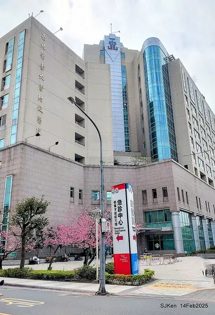 2025 雙北平地賞櫻系列第五拍 --- 北醫附設醫院櫻花(Cherryblossoms at Taipei Medical University Hospital), Taipei, Taiwan, SJKen, Feb 14, 2024.