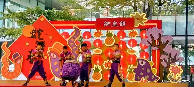 新光三越信義新天地香堤大道廣場「2025獅皇競-金獅納福展鴻圖」--- 基隆呂師傅龍獅團表演( Dragon and Lion tradional Chinese dance group performance during the period of CNY), Taipei, Taiwan, SJKen, Jan 30, 2025.