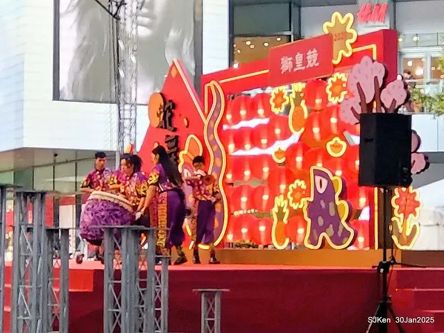 新光三越信義新天地香堤大道廣場「2025獅皇競-金獅納福展鴻圖」--- 基隆呂師傅龍獅團表演( Dragon and Lion tradional Chinese dance group performance during the period of CNY), Taipei, Taiwan, SJKen, Jan 30, 2025.