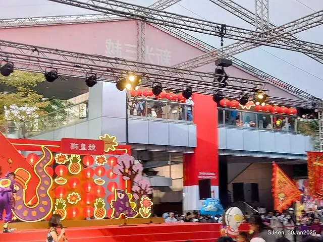 新光三越信義新天地香堤大道廣場「2025獅皇競-金獅納福展鴻圖」--- 基隆呂師傅龍獅團表演( Dragon and Lion tradional Chinese dance group performance during the period of CNY), Taipei, Taiwan, SJKen, Jan 30, 2025.