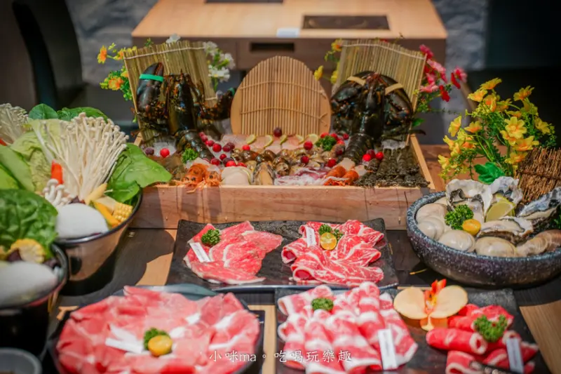 深紅汕頭鍋物-板橋店｜屠龍四人套餐給你活跳跳2隻龍蝦+整船海鮮，管他的膽固醇爆表，想吃活體海鮮火鍋就選這間，板橋火鍋推薦