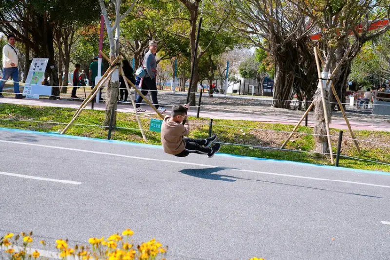 全台最長32M雙軌滑索「台中中央公園飛行美樂地」，主題式飛行