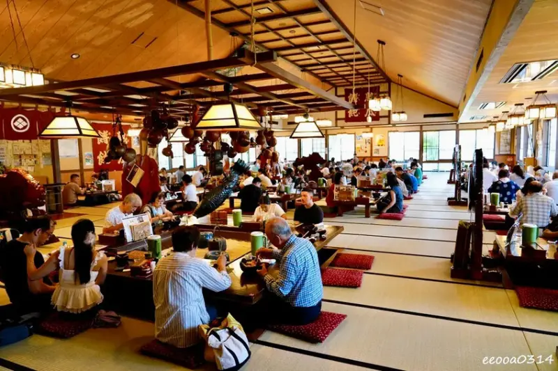 富士山河口湖美食「甲州ほうとう小作」，河口湖鄉土料理餺飥、馬