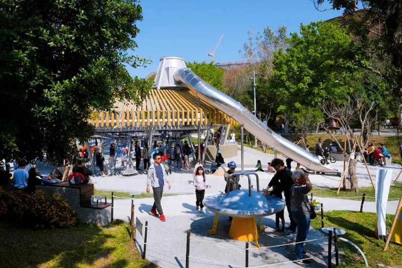 全台最長32M雙軌滑索「台中中央公園飛行美樂地」，主題式飛行