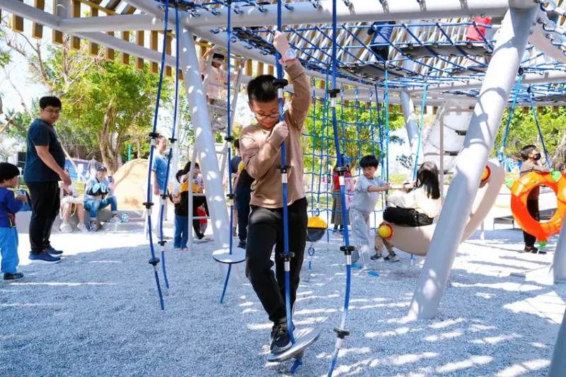 全台最長32M雙軌滑索「台中中央公園飛行美樂地」，主題式飛行