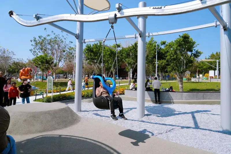 全台最長32M雙軌滑索「台中中央公園飛行美樂地」，主題式飛行