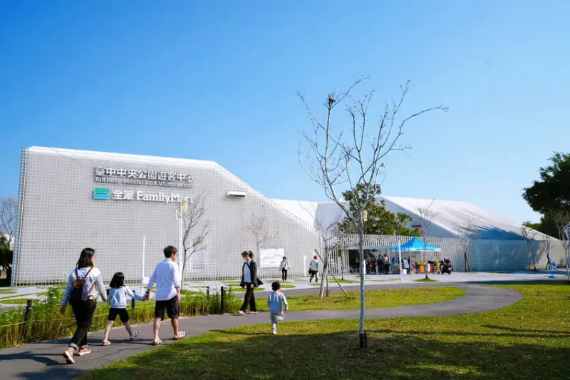 全台最長32M雙軌滑索「台中中央公園飛行美樂地」，主題式飛行