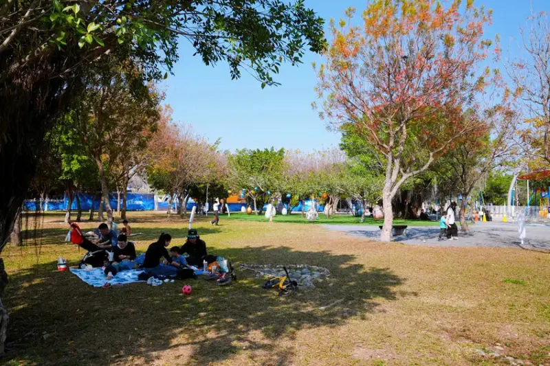 全台最長32M雙軌滑索「台中中央公園飛行美樂地」，主題式飛行