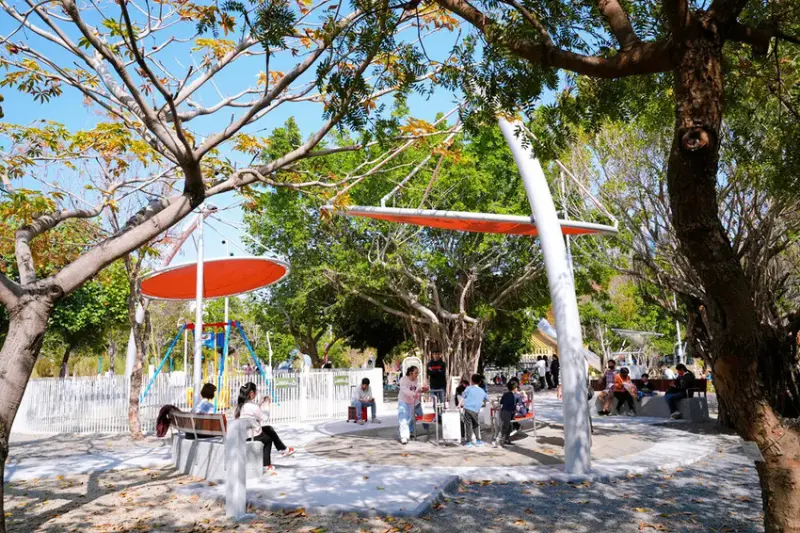 全台最長32M雙軌滑索「台中中央公園飛行美樂地」，主題式飛行