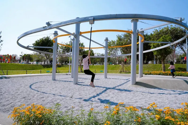 全台最長32M雙軌滑索「台中中央公園飛行美樂地」，主題式飛行