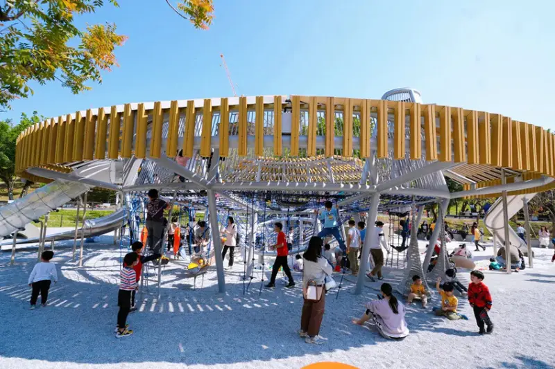 全台最長32M雙軌滑索「台中中央公園飛行美樂地」，主題式飛行