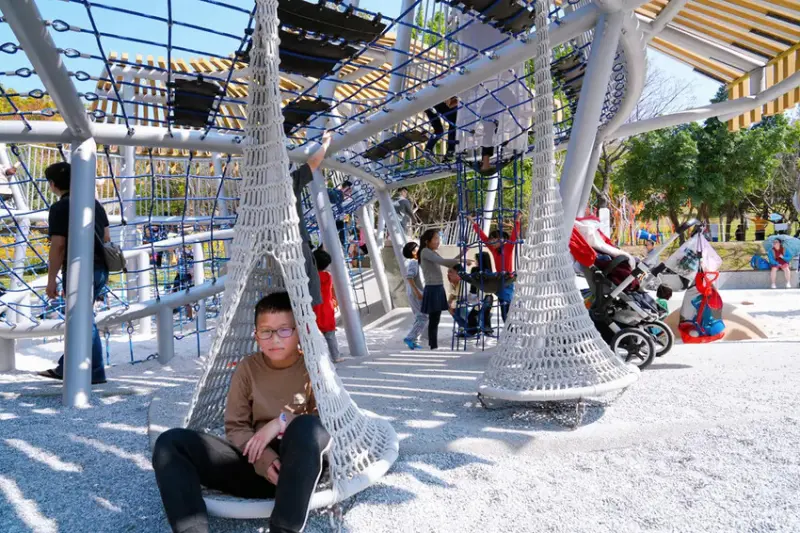 全台最長32M雙軌滑索「台中中央公園飛行美樂地」，主題式飛行