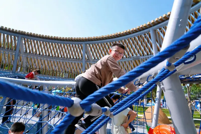 全台最長32M雙軌滑索「台中中央公園飛行美樂地」，主題式飛行