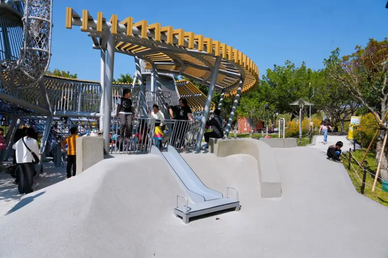 全台最長32M雙軌滑索「台中中央公園飛行美樂地」，主題式飛行