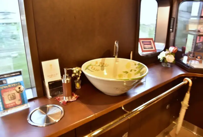 雄獅旅遊｜日本四國列車 伊予灘物語 途中停靠日本最美無人車站