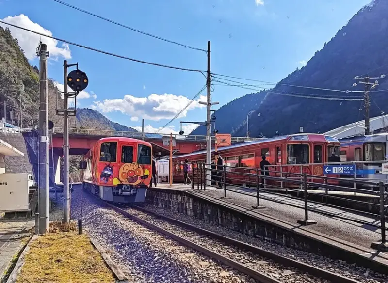 雄獅旅遊｜日本四國列車 千年物語 四国まんなか千年物語列車 