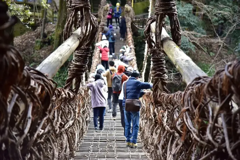 雄獅旅遊｜日本四國雙鐵道六天五夜行程推薦 伊予灘夕陽列車&千