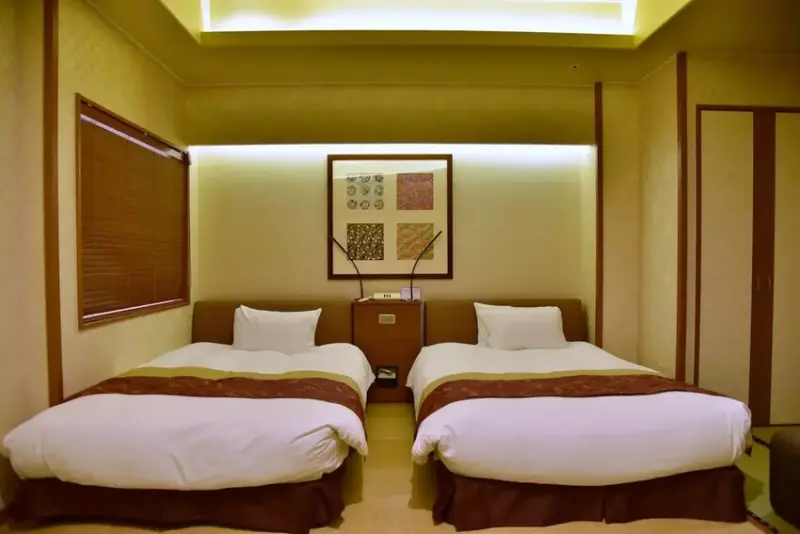 雄獅旅遊｜日本四國雙鐵道六天五夜行程推薦 伊予灘夕陽列車&千