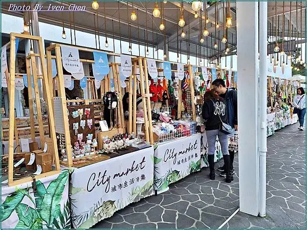 《日月町複合式商場》南投新地標/購物拍照餐飲/、『』Iven