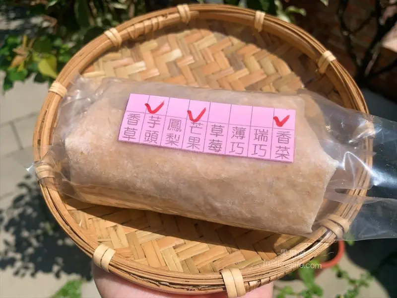 藏在小巷內的銅板美食，古色古香的環境，享用好吃的花生捲冰淇淋