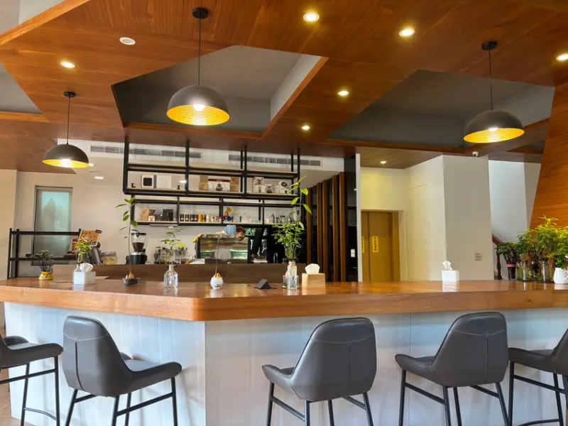 《桃園❤️龍潭》尼爾瓦特Near Water Cafe，石門水庫景觀餐廳、咖啡簡餐，一邊用餐一邊看風景好自在～