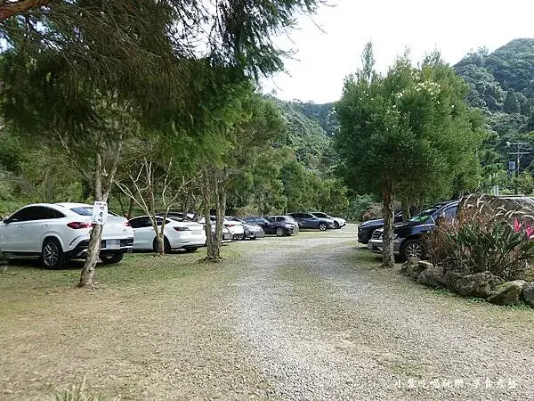 北橫-悠然秘境小屋賞櫻停車場-約可停20台車 (2).jpg