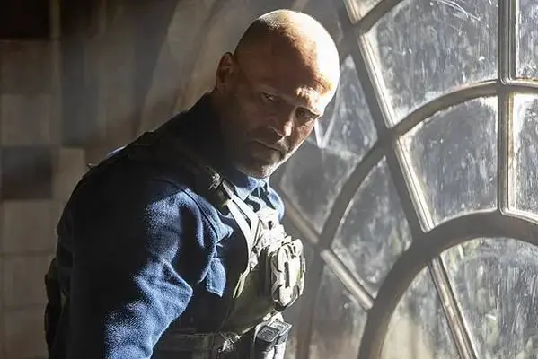 9-重裝制裁_劇照02_傑森史塔森