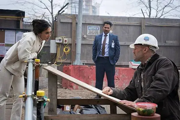 4-重裝制裁_劇照05_麥可潘納（左）、傑森史塔森（右）