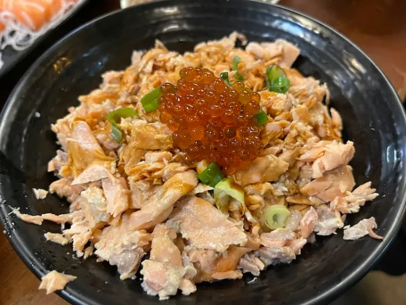 【台北萬華美食】三味食堂，超厚實大塊生魚片平價供應，韓國遊客指定造訪，西門站10分鐘可達