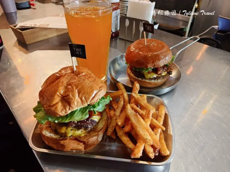 台北必吃美式漢堡！忠孝新生站超人氣TakeOut Burger&Cafe，可愛貓咪陪你吃。