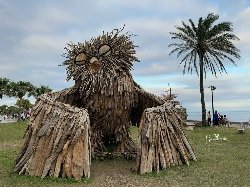 花蓮太平洋公園南濱海堤『漂流木藝術創作』驚奇點綴海岸線，成為