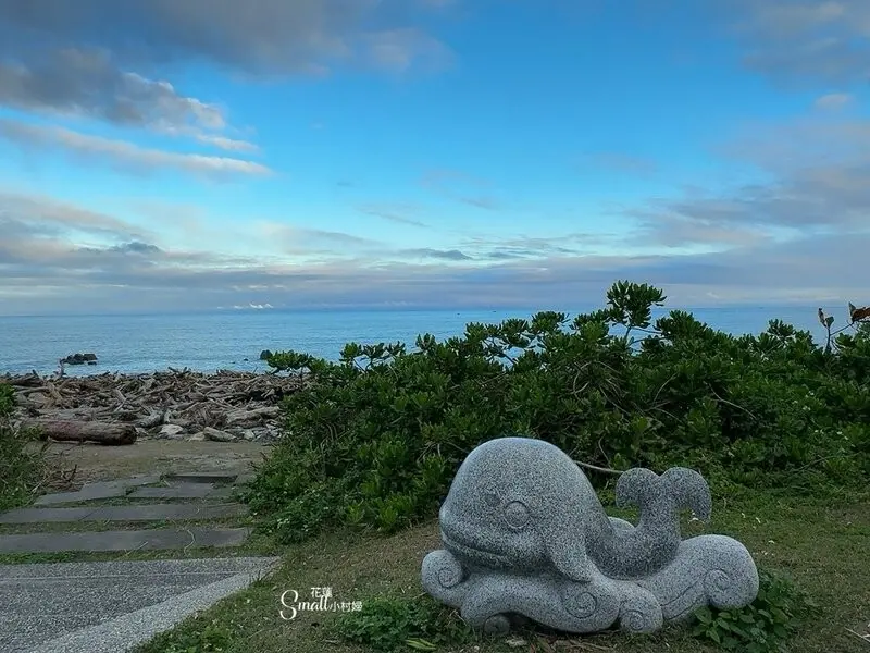 花蓮太平洋公園南濱海堤『漂流木藝術創作』驚奇點綴海岸線，成為