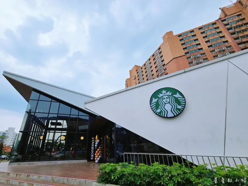 萬里星巴克翡翠灣，車道得來速