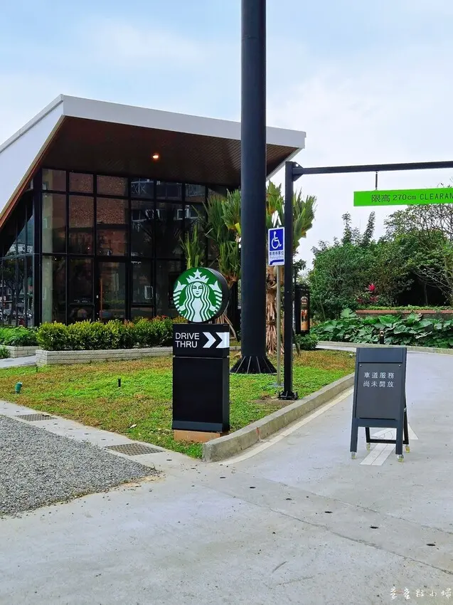 萬里星巴克翡翠灣，車道得來速