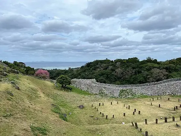 【日本沖繩親子景點推薦】今歸仁城跡怎麼玩？交通、歷史、景點攻