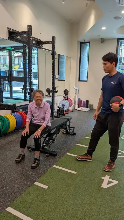台南健身房推薦｜光之所在健身工作室｜銀髮運動課程：83歲奶奶