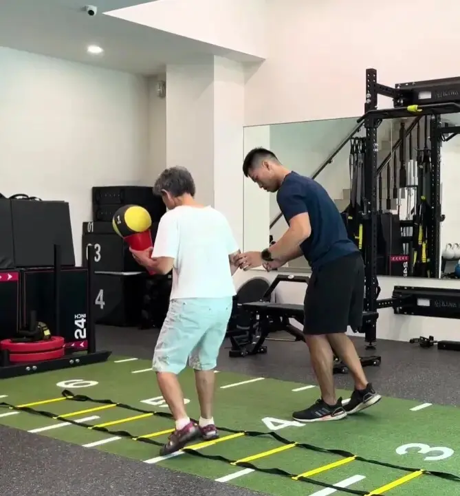 台南健身房推薦｜光之所在健身工作室｜銀髮運動課程：83歲奶奶