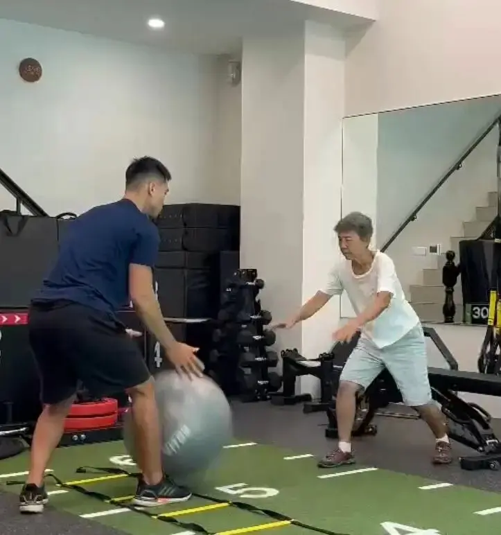 台南健身房推薦｜光之所在健身工作室｜銀髮運動課程：83歲奶奶