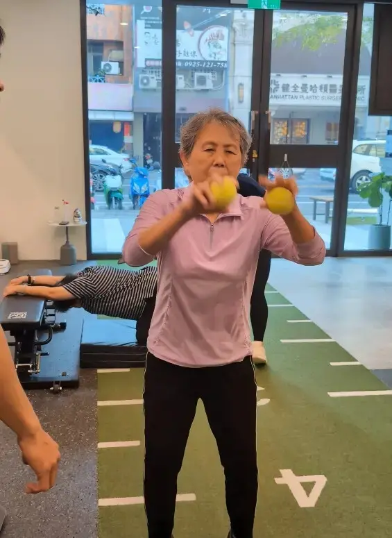 台南健身房推薦｜光之所在健身工作室｜銀髮運動課程：83歲奶奶